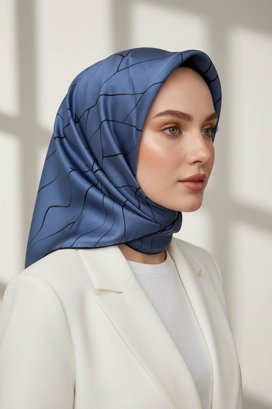 %100 Twill İpek Çizgi Desenli İndigo - Siyah Renkli 90x90 Eşarp Dikim Şekli : El Dikişi