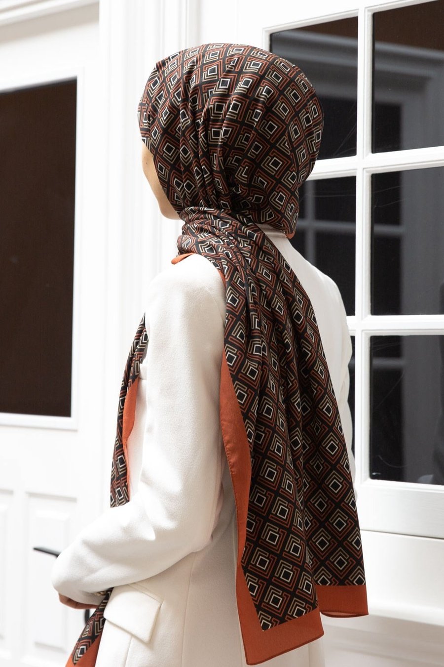 KREP MİNİ MOTİF DESENLİ TABA - BEJ RENKLİ 75X195 KIRIŞMAZ ŞAL