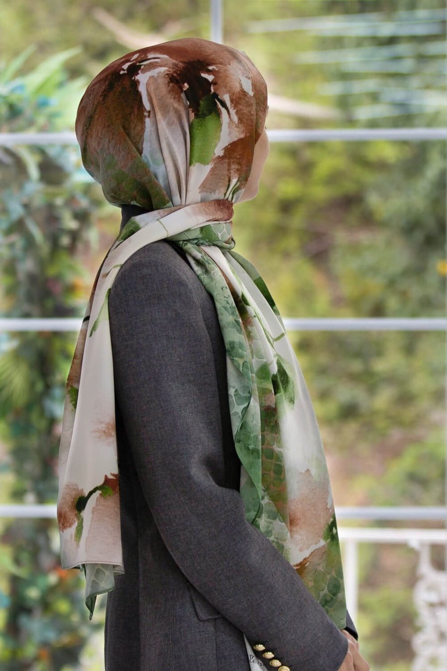 KREP SULU BOYA ÇİÇEK DESENLİ ZÜMRÜT YEŞİLİ RENKLİ 75X195 KIRIŞMAZ ŞAL