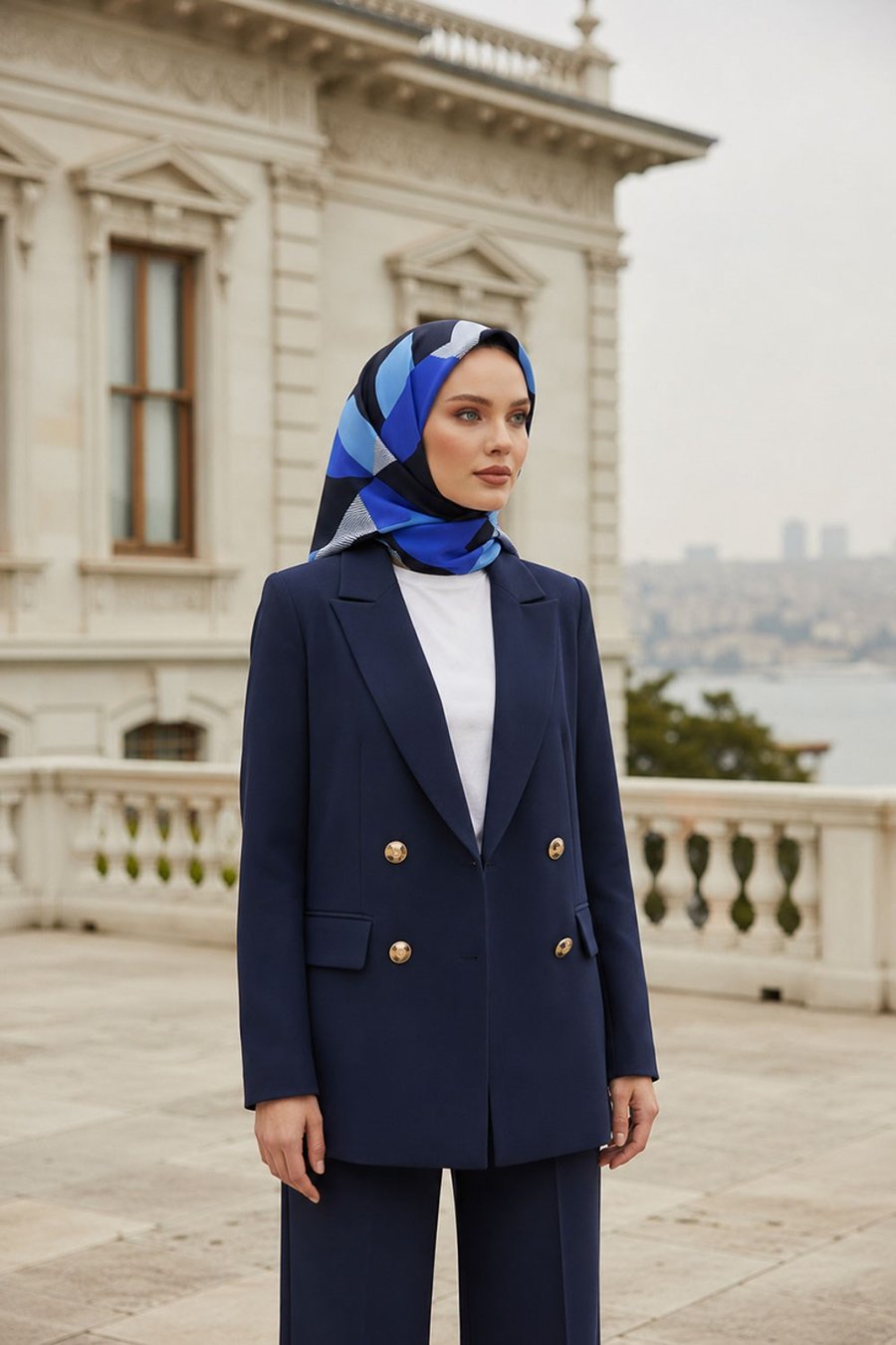 %100 Twill İpek Eşarp 90x90 Lacivert Saks Geometrik Çizgi Desenli El Dikişli Kadın Eşarp