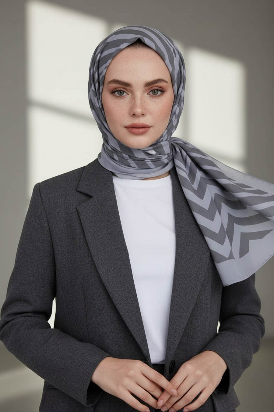 KREP ZİGZAG DESENLİ GRİ RENKLİ 75X195 KIRIŞMAZ ŞAL
