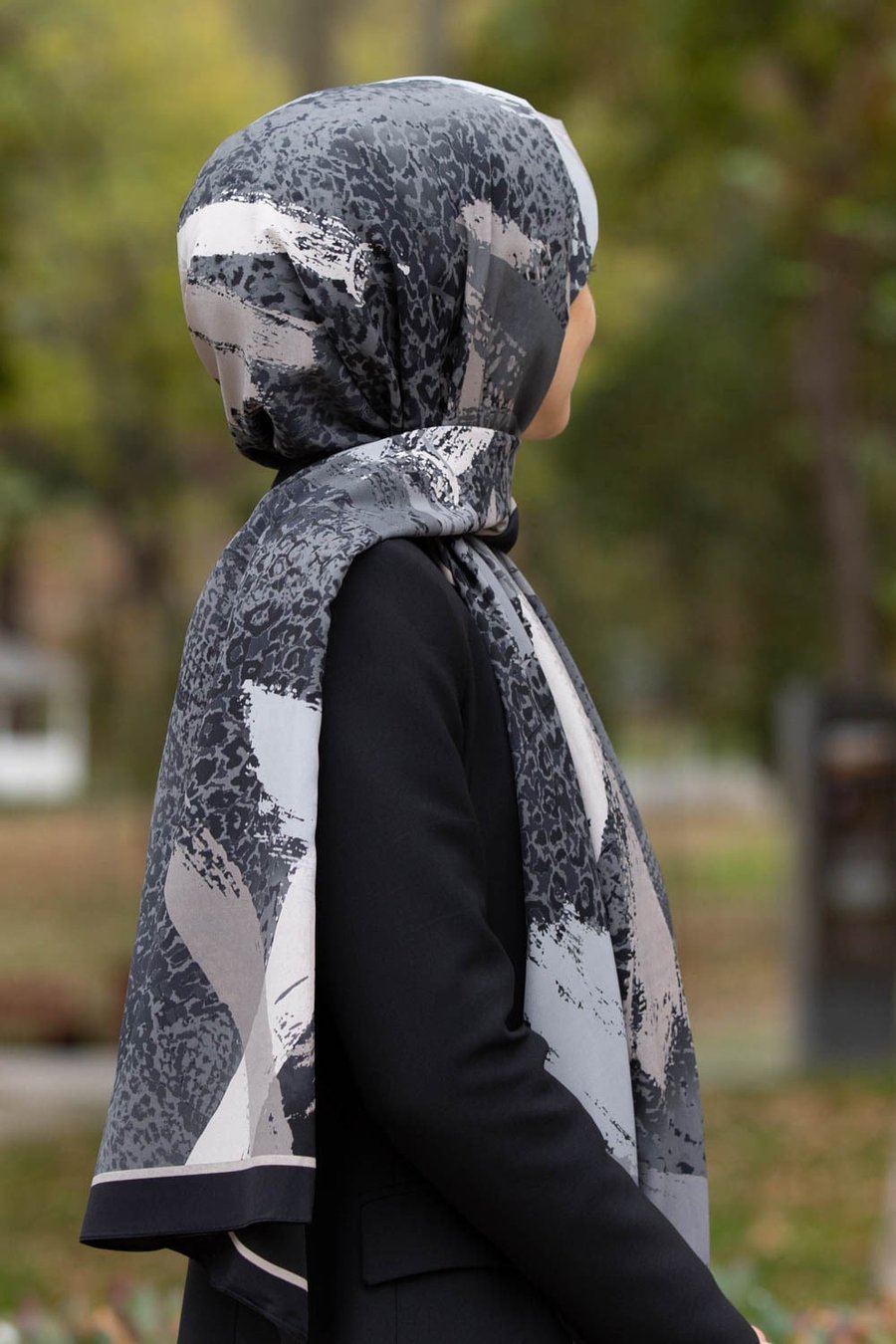 KREP LEOPAR DESENLİ SİYAH - GRİ RENKLİ 75X195 KIRIŞMAZ ŞAL