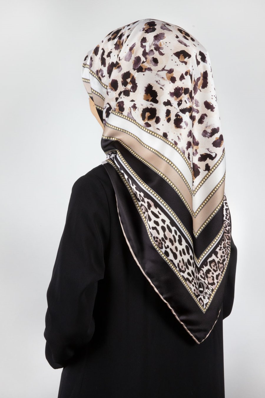 Twill Kemerli ve Leopar Desenli Siyah Renkli 90x90 Eşarp (İpek İçermez) Dikim Şekli : El Dikişi