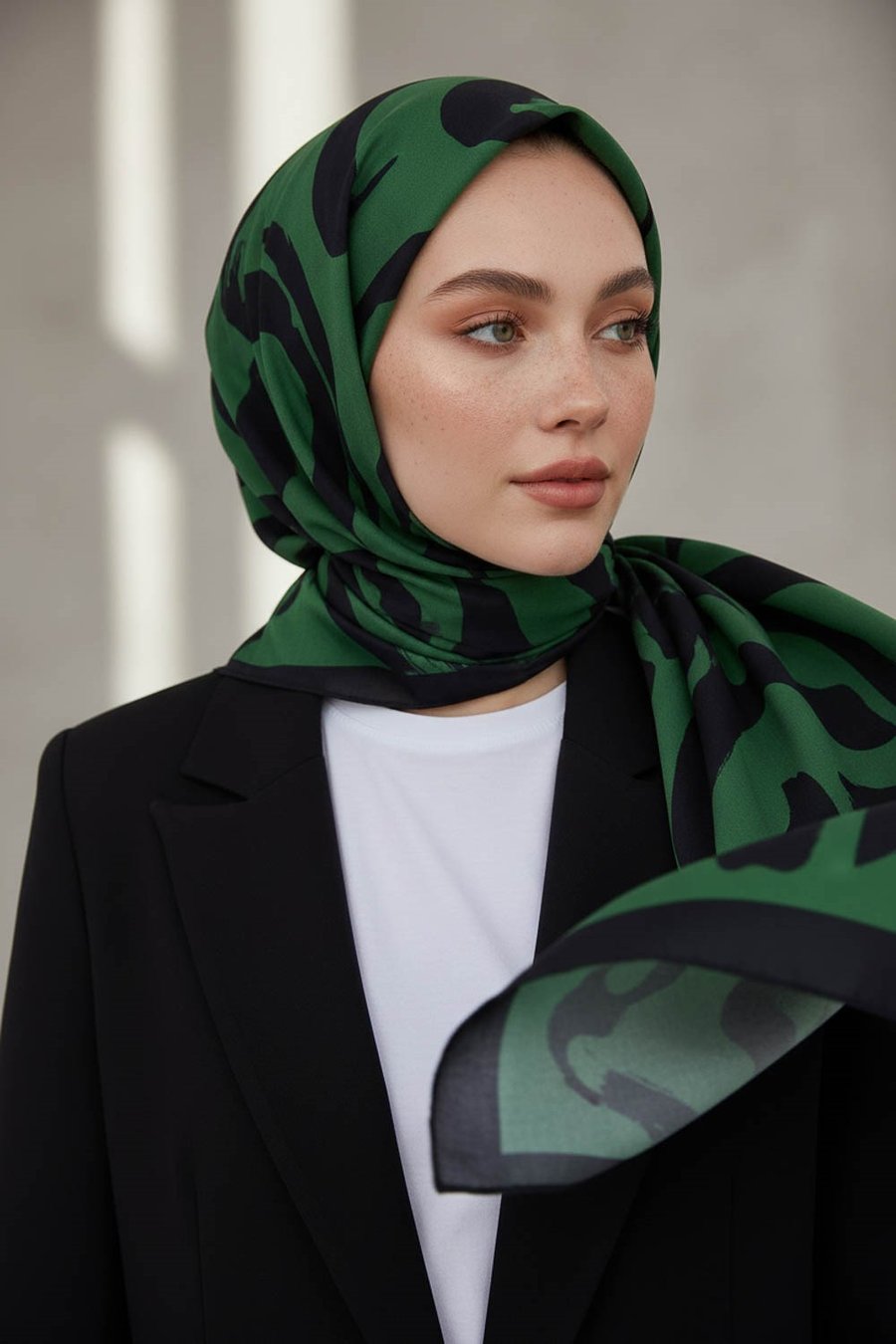 KREP FIRÇA DARBESİ DESENLİ ZÜMRÜT YEŞİLİ RENKLİ 75X195 KIRIŞMAZ ŞAL