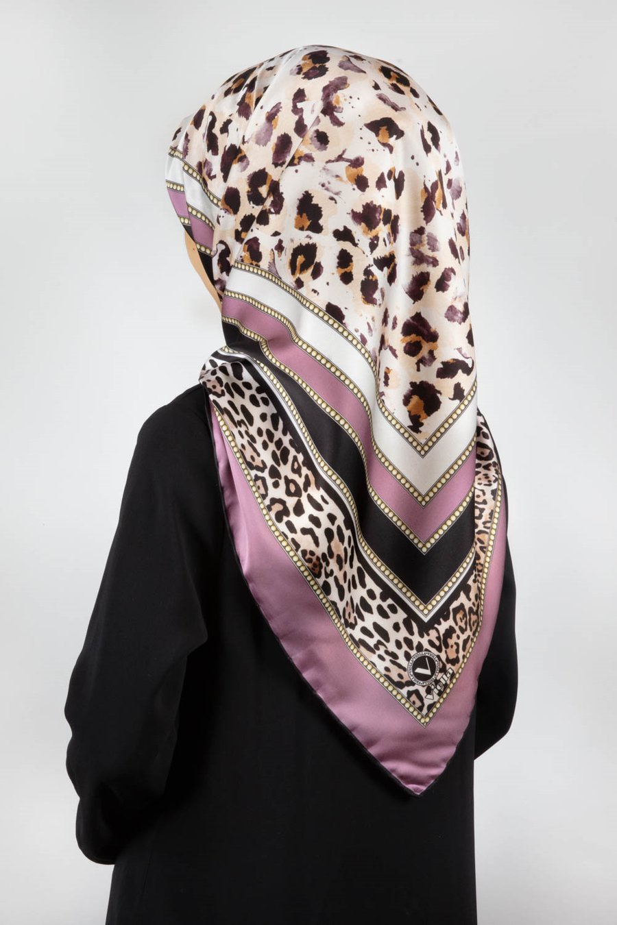 Twill Kemerli ve Leopar Desenli Lila Renkli 90x90 Eşarp (İpek İçermez) Dikim Şekli : El Dikişi