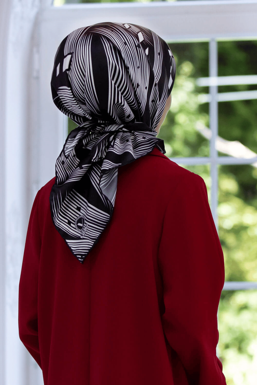 Rayon Geometrik Çizgili Desenli Siyah Renkli 90x90 Eşarp (İpek İçermez) Kenar Dikiş Şekli El Dikişli