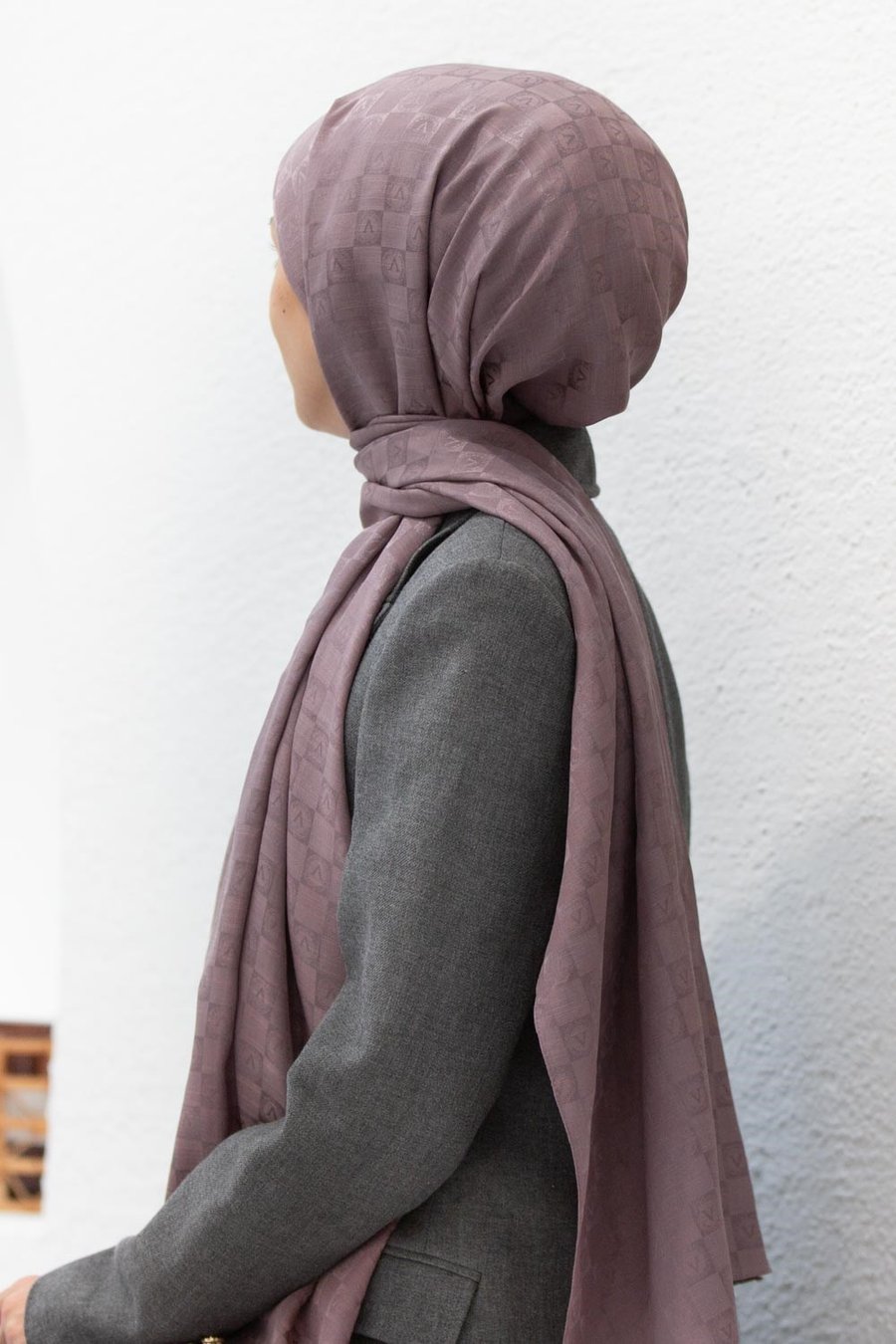 Vissona %57 İPEK %43 PAMUK Monogram Desenli Gül Kurusu Renkli Şal -  70x190 Dikiş Tipi İtalyan Dikişli