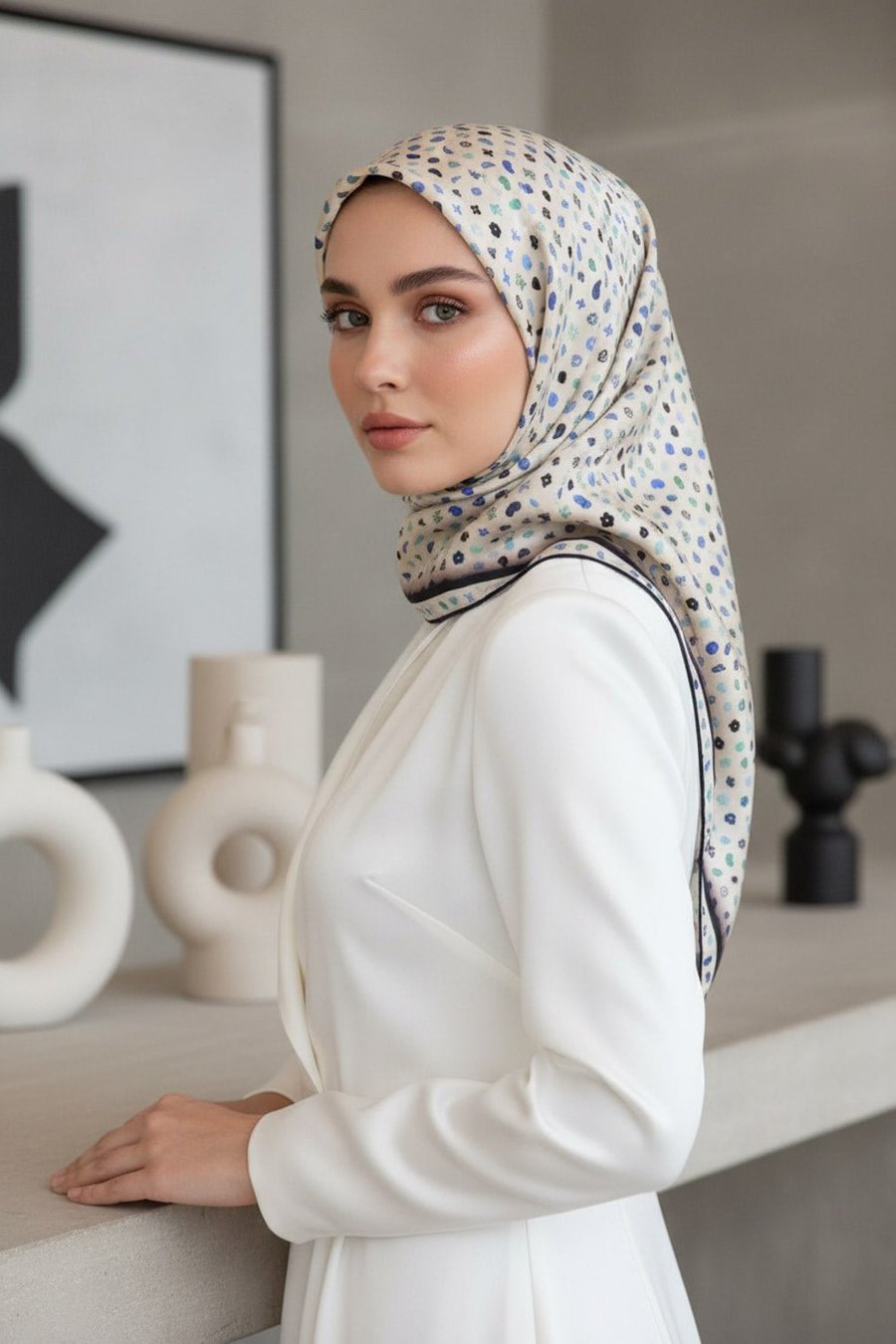 %100 Twill İpek Çıtır Desenli Krem - Lacivert Renkli 90x90 Eşarp Dikim Şekli : El Dikişi