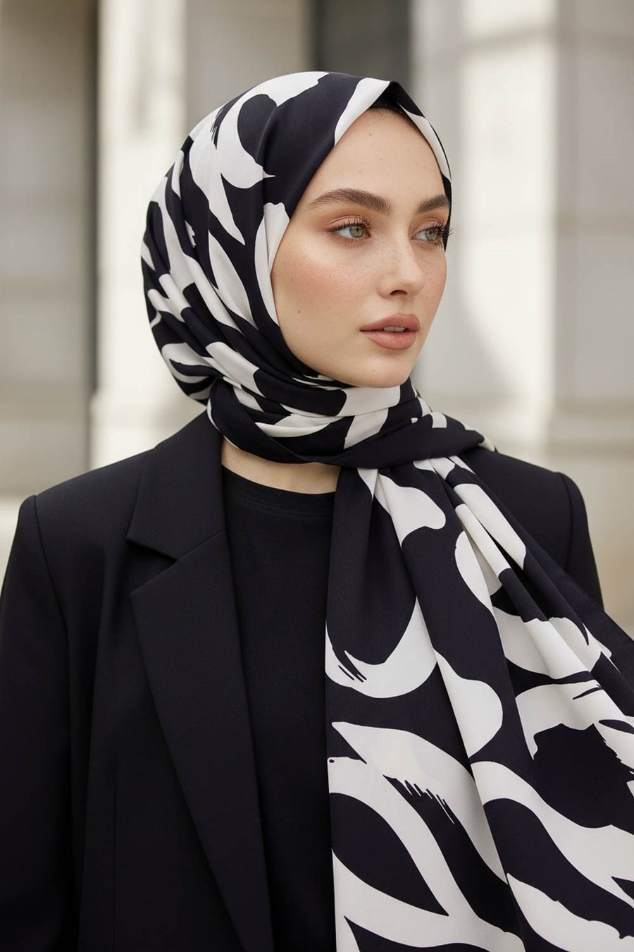 KREP FIRÇA DARBESİ DESENLİ SİYAH - KREM RENKLİ 75X195 KIRIŞMAZ ŞAL