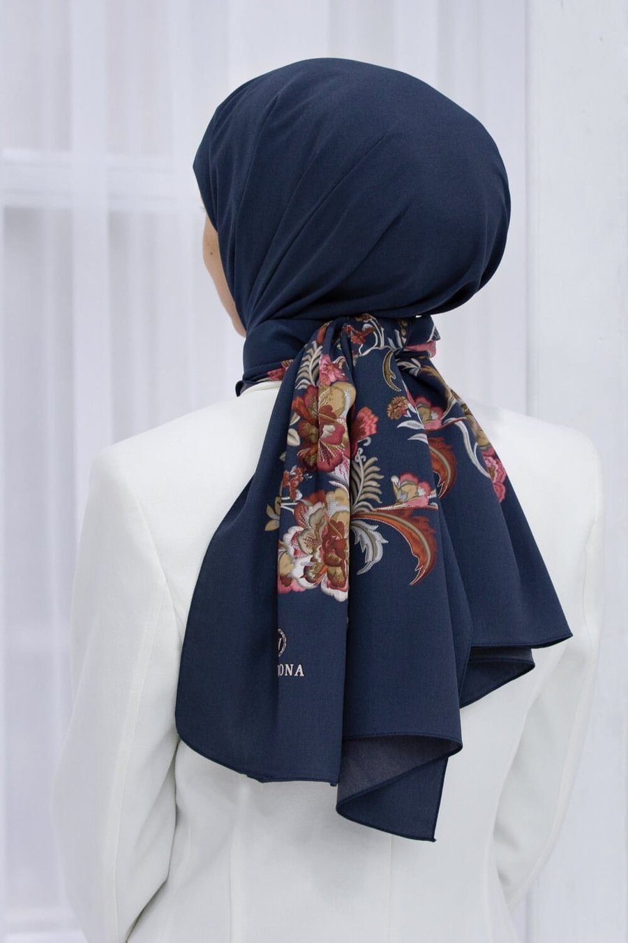 KREP NAKIŞ ÇİÇEK DESENLİ LACİVERT RENKLİ 75X195 KIRIŞMAZ ŞAL