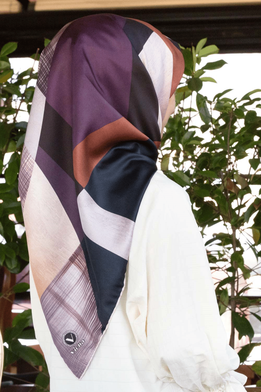 Twill Geometrik Desenli Lila Renkli 90x90 Eşarp (İpek İçermez) Kenar Dikiş Şekli El Dikişli