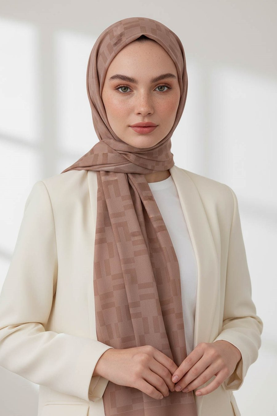 KREP MONOGRAM DESENLİ BAKIR RENKLİ 75X195 KIRIŞMAZ ŞAL