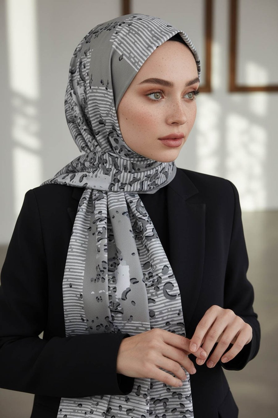 KREP ESKİTME DESENLİ GÜMÜŞ RENKLİ 75X195 KIRIŞMAZ ŞAL