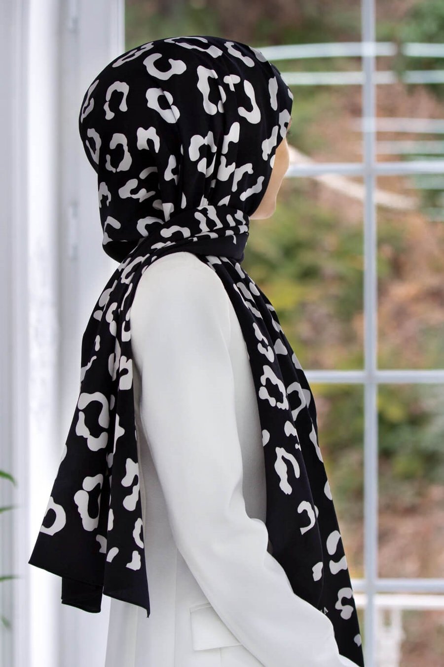 KREP LEOPAR DESENLİ SİYAH RENKLİ 75X195 KIRIŞMAZ ŞAL
