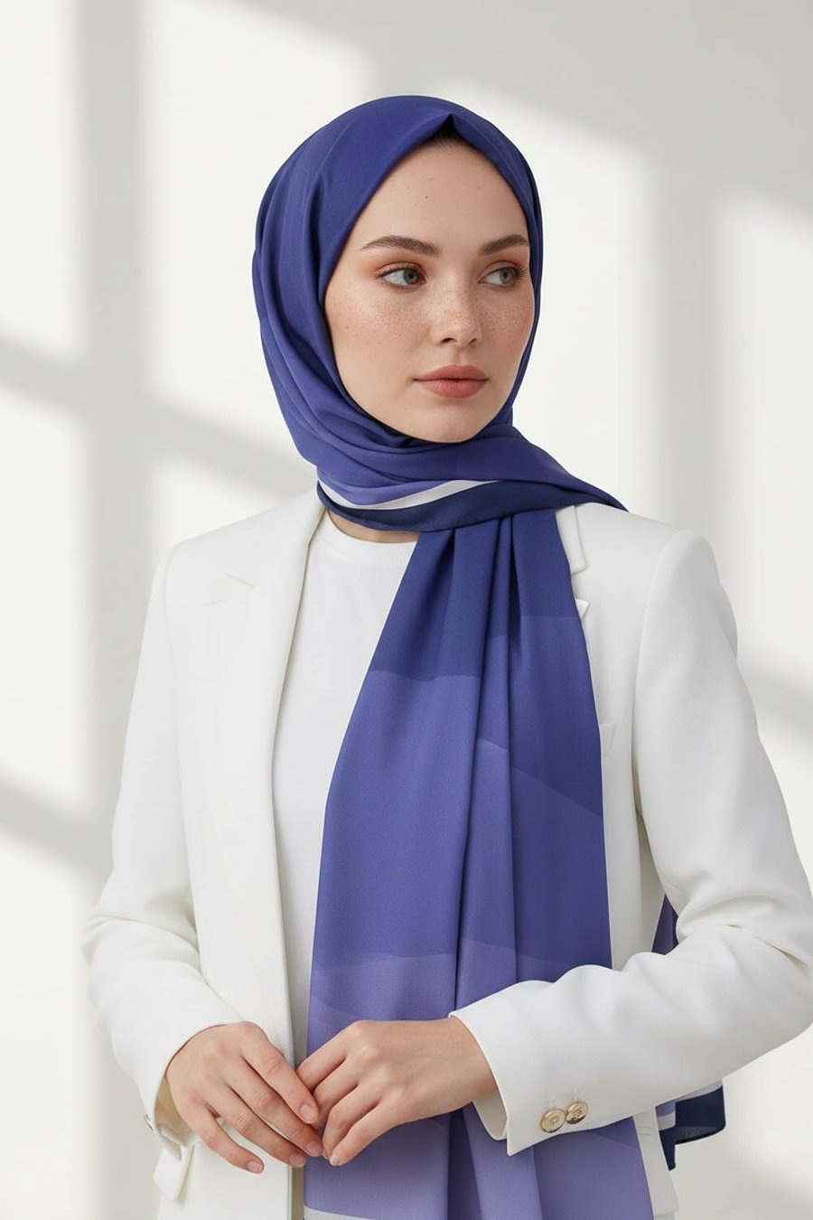 KREP GEOMETRİ DESENLİ LACİVERT RENKLİ 75X195 KIRIŞMAZ ŞAL