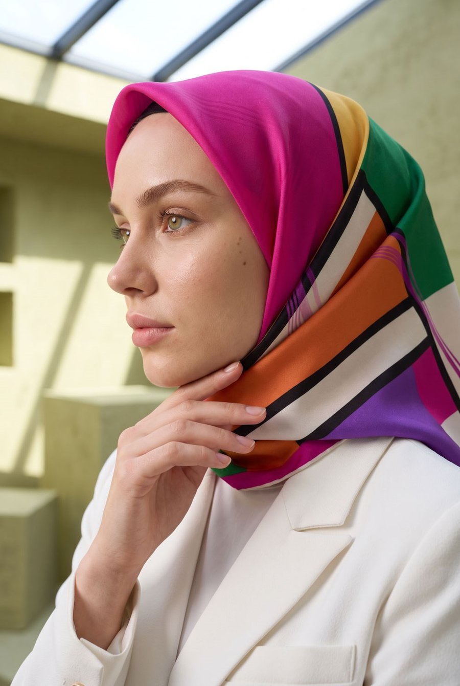 %100 Twill İpek Geometrik Desenli Fuşya - Mor Renkli 90x90 Eşarp Dikim Şekli : El Dikişi
