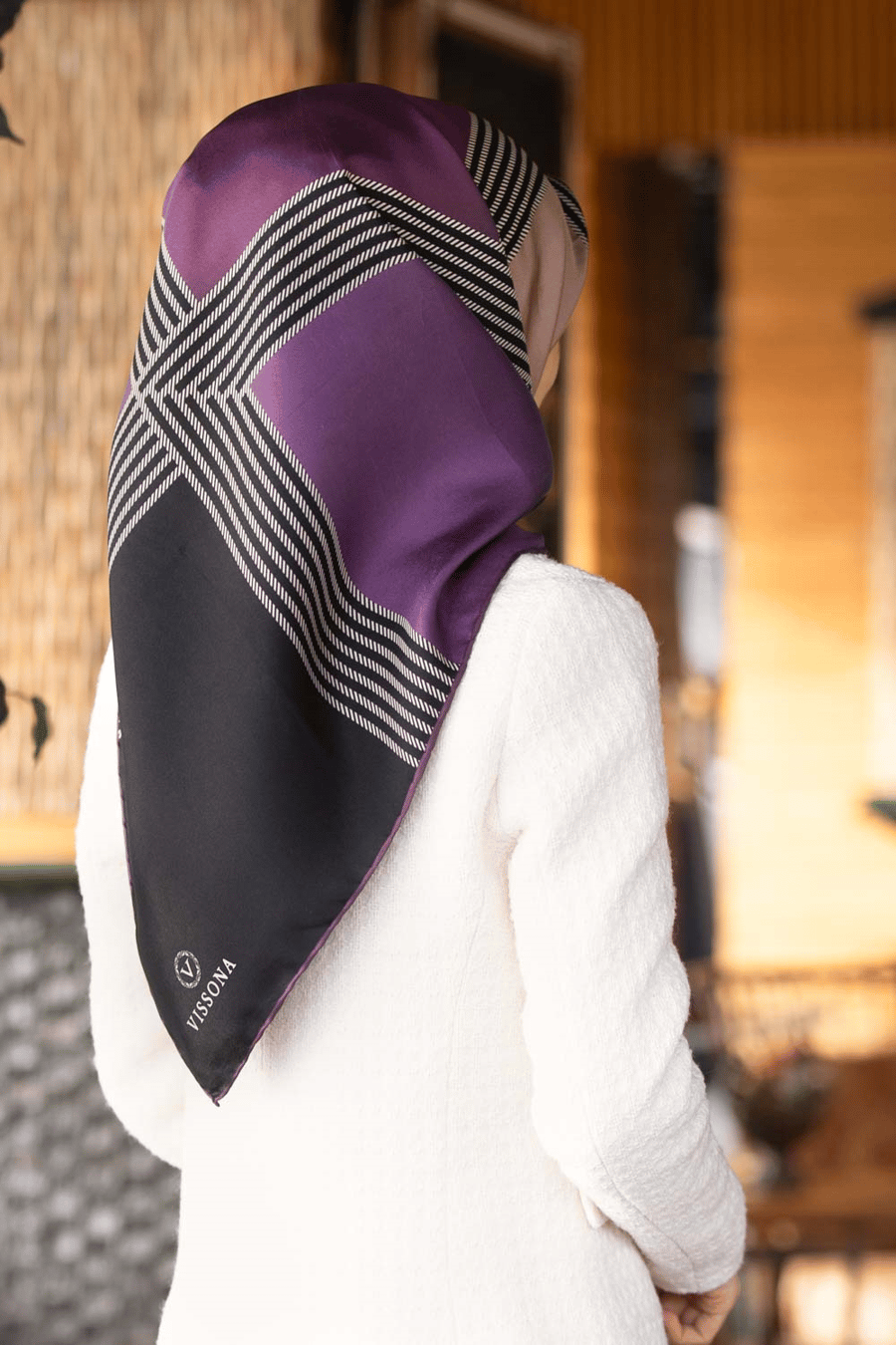 %100 Twill İpek Geometrik Desenli Mürdüm Renkli 90x90 Eşarp Dikim Şekli : El Dikişi