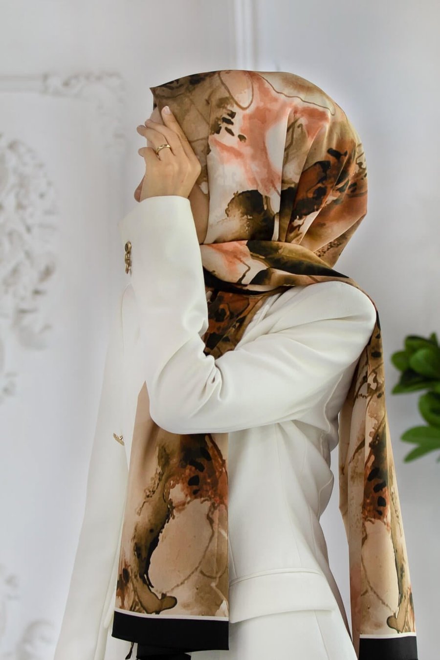 KREP SULU BOYA YAPRAK DESENLİ VİZON RENKLİ 75X195 KIRIŞMAZ ŞAL
