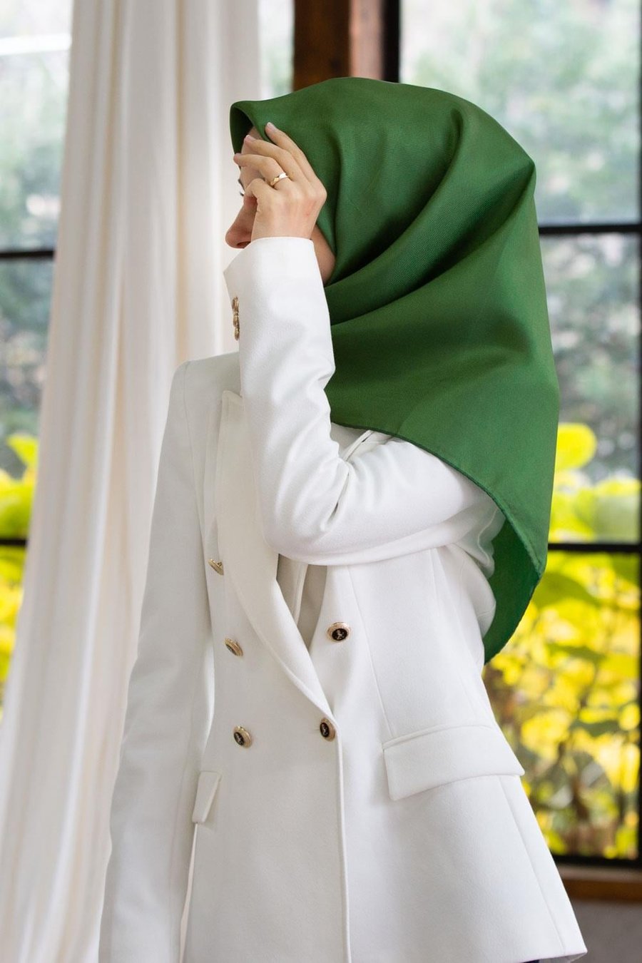 %100 Twill İpek Düz Benetton Yeşili Renkli Daha Tok Exclusive Serisi 90x90 Eşarp Dikim Şekli : El Dikişi