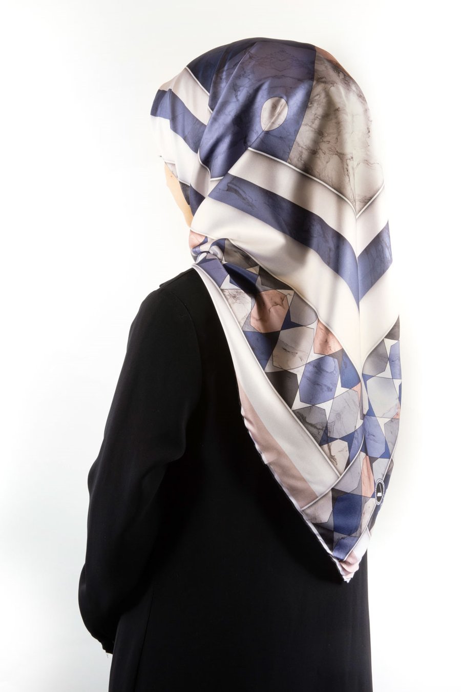 Twill Geometrik Mermer Desenli Pudra Renkli 90x90 Eşarp (İpek İçermez) Kenar Dikiş Şekli El Dikişli