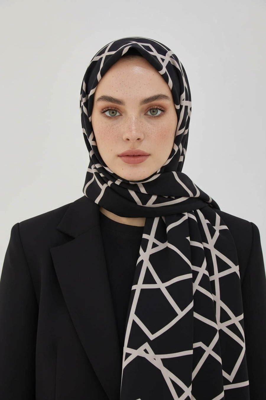KREP ÇİZGİLİ DESENLİ SİYAH - KREM RENKLİ 75X195 KIRIŞMAZ ŞAL