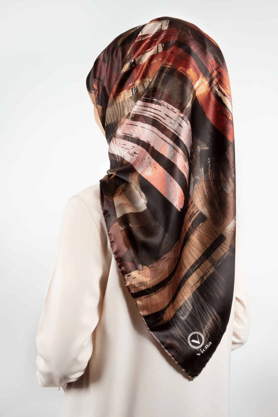Rayon Fırça Darbeli Batik Desenli Bej Renkli 90x90 Eşarp (İpek İçermez) Dikim Şekli : El Dikişi