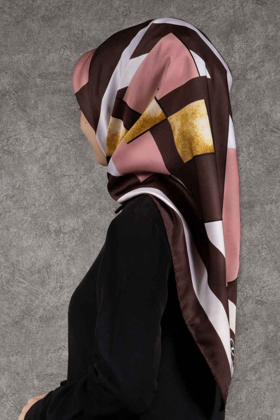 Twill Çizgili ve Gold Desenli Kahverengi - Pudra Renkli 90x90 Eşarp (İpek İçermez) Kenar Dikiş Şekli El Dikişli