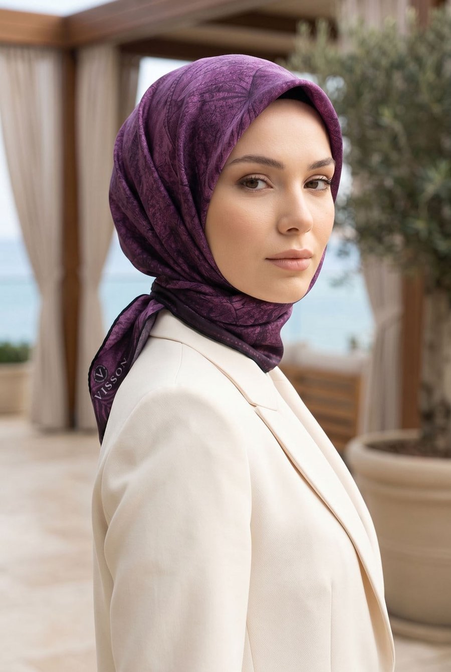 % 57 İpek % 43 Viskon Twill İpek Degradeli Yaprak  Desenli Lila Renkli 90x90 Eşarp Dikim Şekli : El Dikişi
