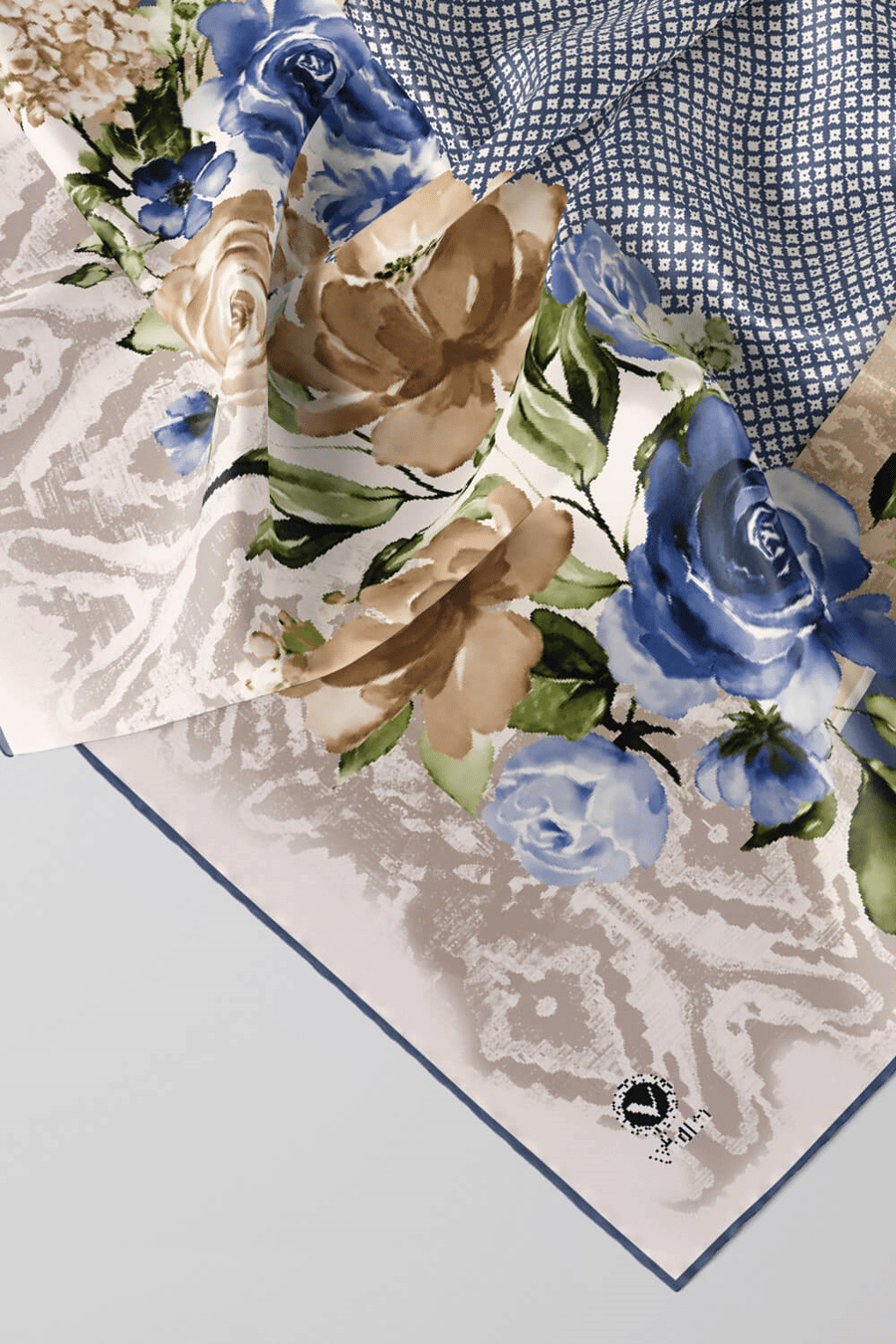 Twill Çiçek Desenli İndigo Renkli 90x90 Eşarp (İpek İçermez) Kenar Dikiş Şekli El Dikişli