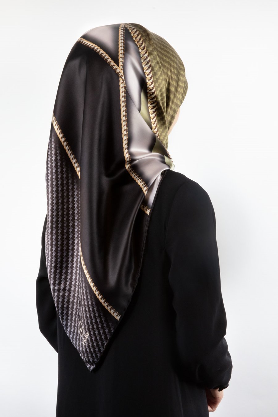 Rayon Gold Detaylı Geometrik Desenli Haki Renkli 90x90 Eşarp (İpek İçermez) Kenar Dikiş Şekli El Dikişli