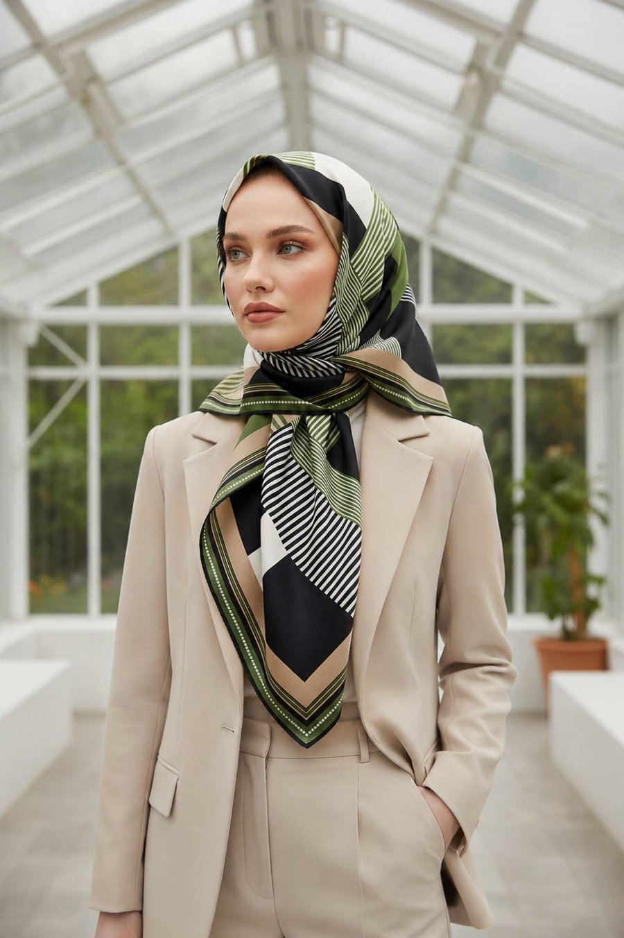 %100 Twill İpek Geometrik Desenli Haki Renkli 90x90 Eşarp Dikim Şekli : El Dikişi