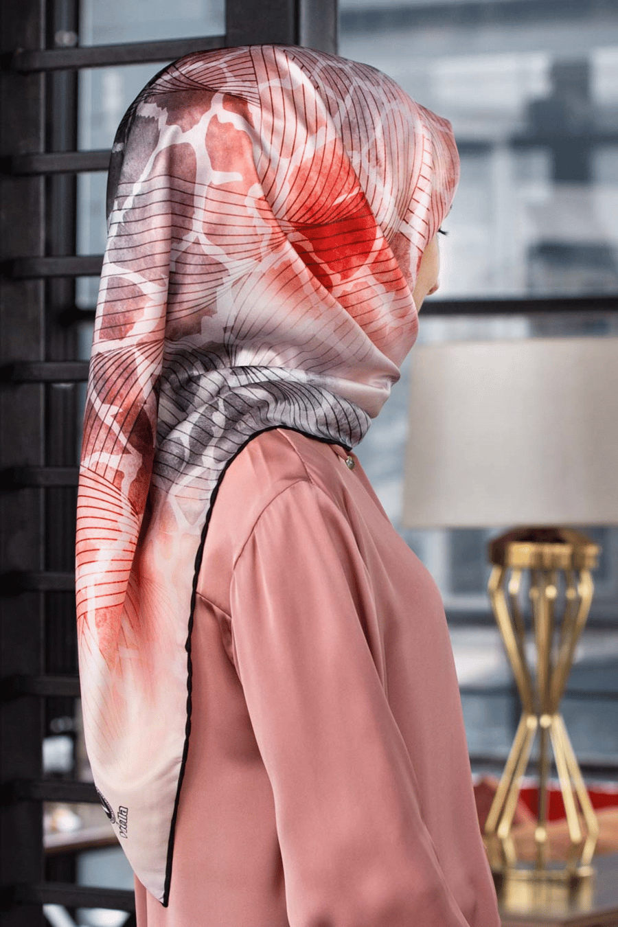 Twill Degradeli Ve Zürafa Desenli Gri Renkli 90x90 Eşarp (İpek İçermez) Kenar Dikiş Şekli El Dikişli