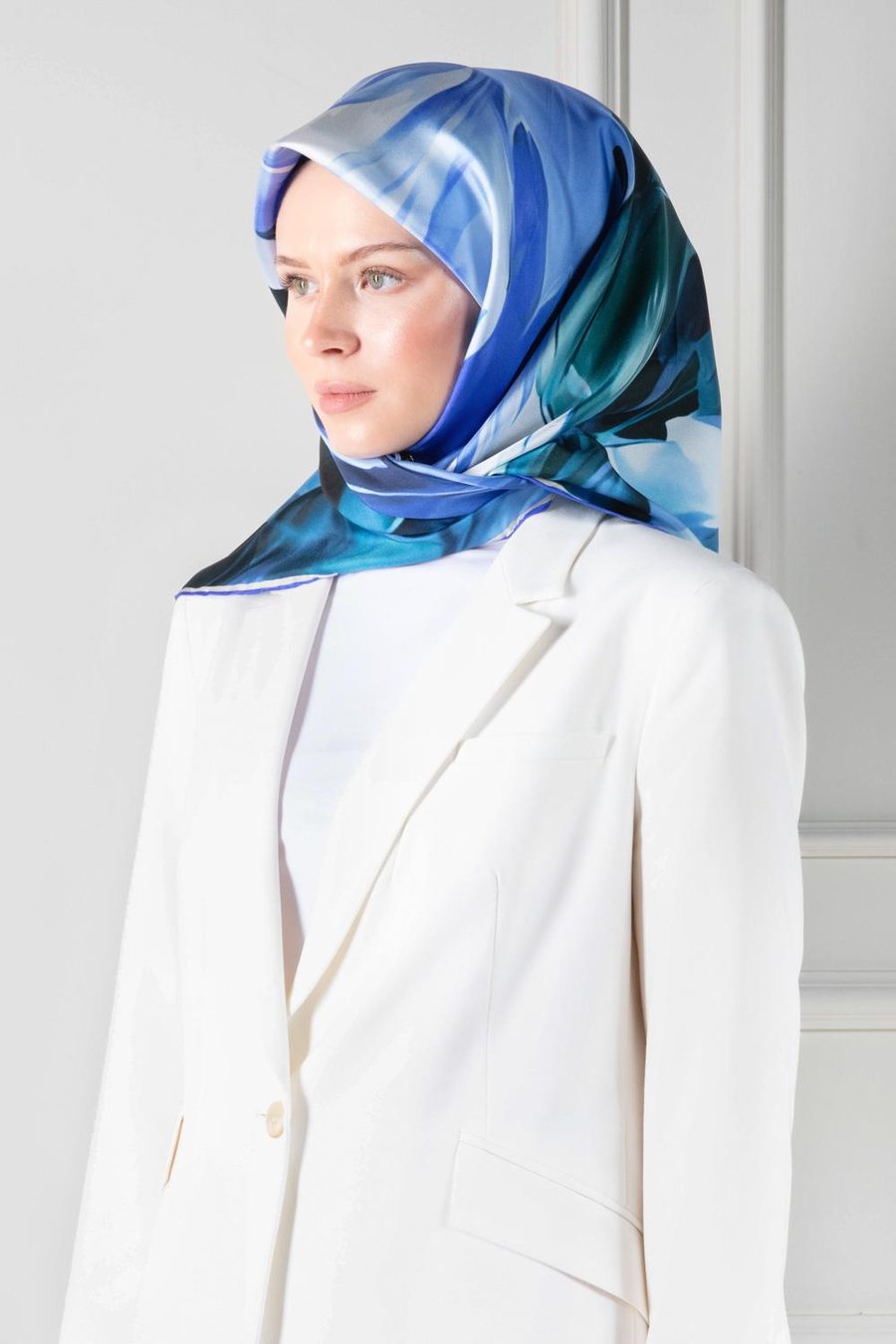 %100 Twill İpek Yaprak Desenl Mint Yeşili - Saks Renkli 90x90 Eşarp Dikim Şekli : El Dikişi