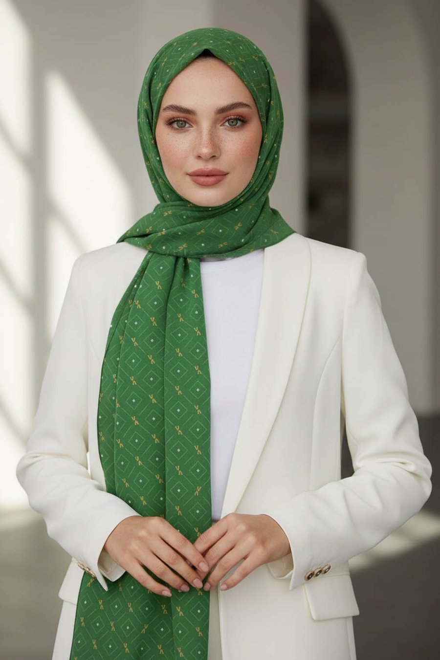 KREP GEOMETRİK DESENLİ ZÜMRÜT YEŞİLİ RENKLİ 75X195 KIRIŞMAZ ŞAL