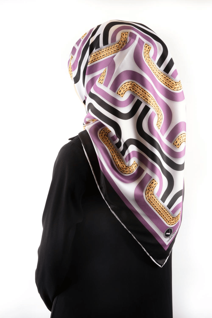 Twill Geometrik Zincir Desenli Lila Renkli 90x90 Eşarp (İpek İçermez) Kenar Dikiş Şekli El Dikişli