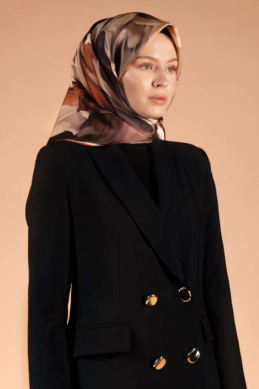 %100 Twill İpek Yaprak Desenli Bej - Taba Renkli 90x90 Eşarp Dikim Şekli : El Dikişi