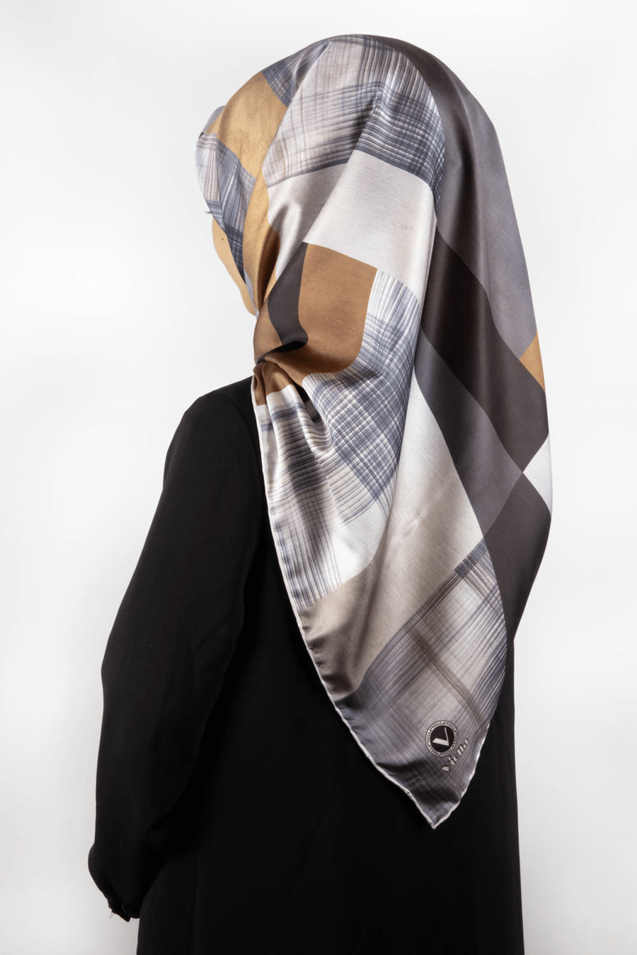 Twill Geometrik Desenli Gri Renkli 90x90 Eşarp (İpek İçermez) Kenar Dikiş Şekli El Dikişli