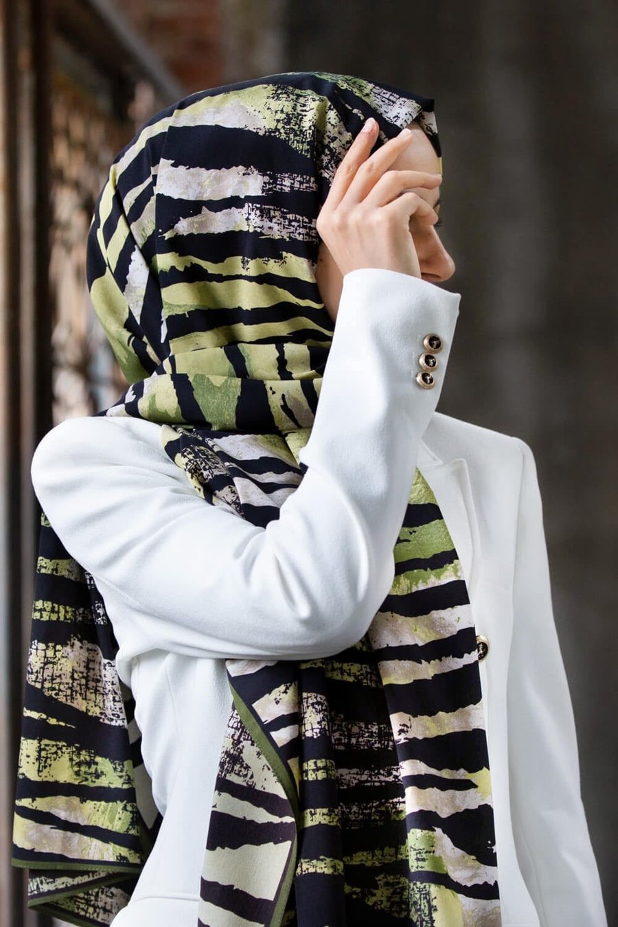 KREP ZEBRA DESENLİ HAKİ - SİYAH RENKLİ 75X195 KIRIŞMAZ ŞAL