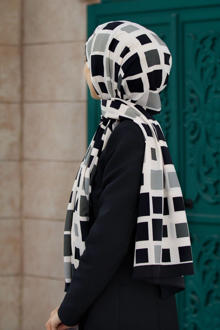 KREP KARE DESENLİ SİYAH RENKLİ 75X195 KIRIŞMAZ ŞAL