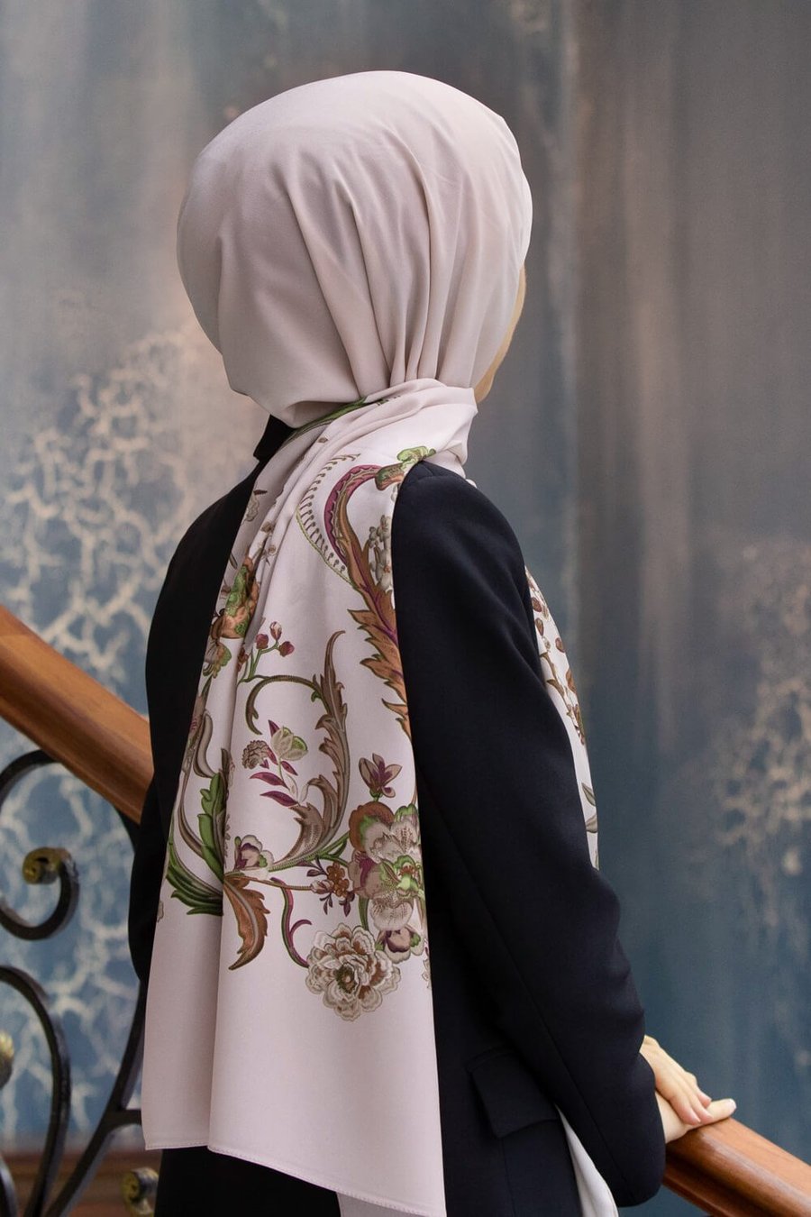 KREP NAKIŞ ÇİÇEK DESENLİ BEJ RENKLİ 75X195 KIRIŞMAZ ŞAL