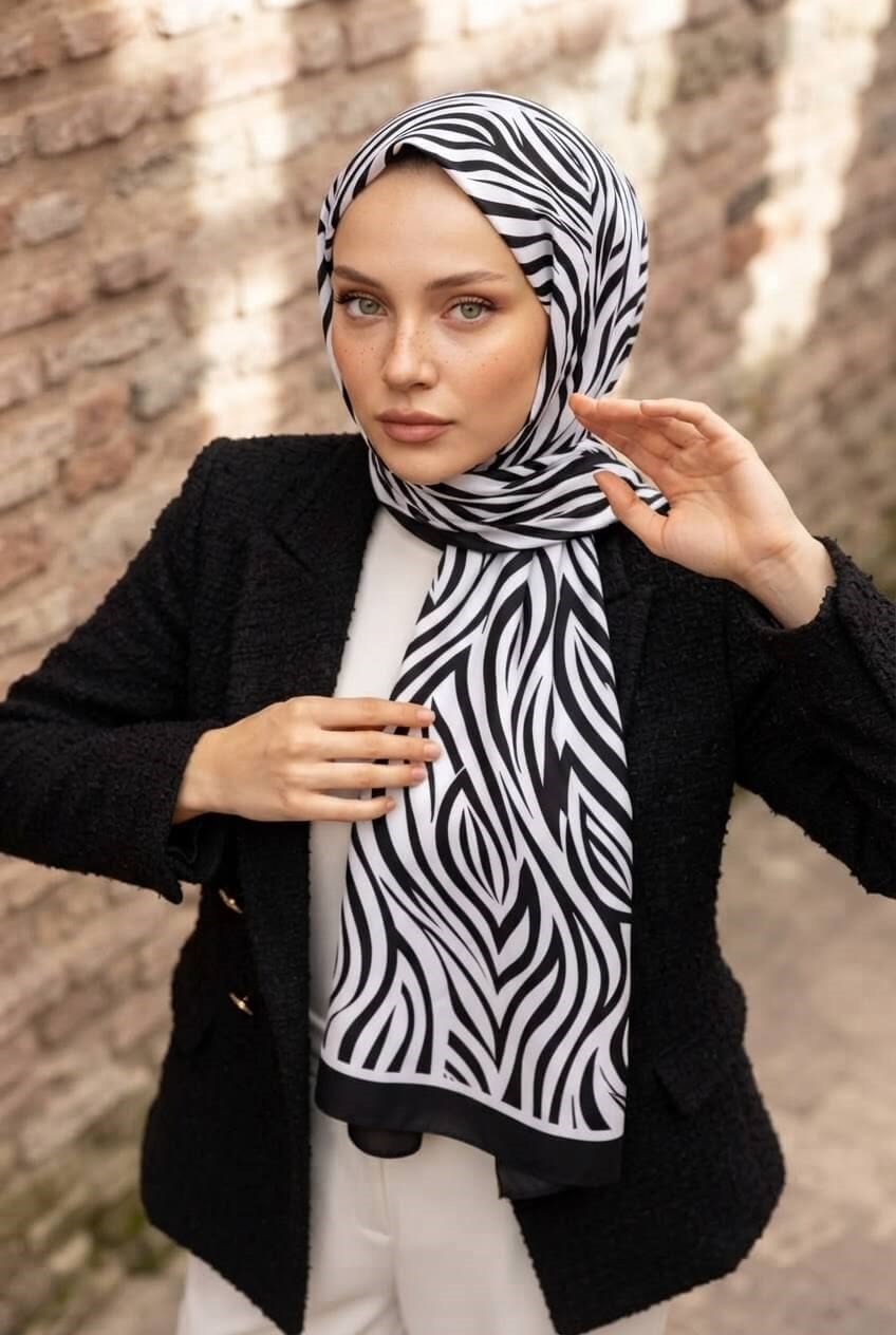 KREP GEOMETRİK DESENLİ SİYAH - BEYAZ RENKLİ 75X195 KIRIŞMAZ ŞAL