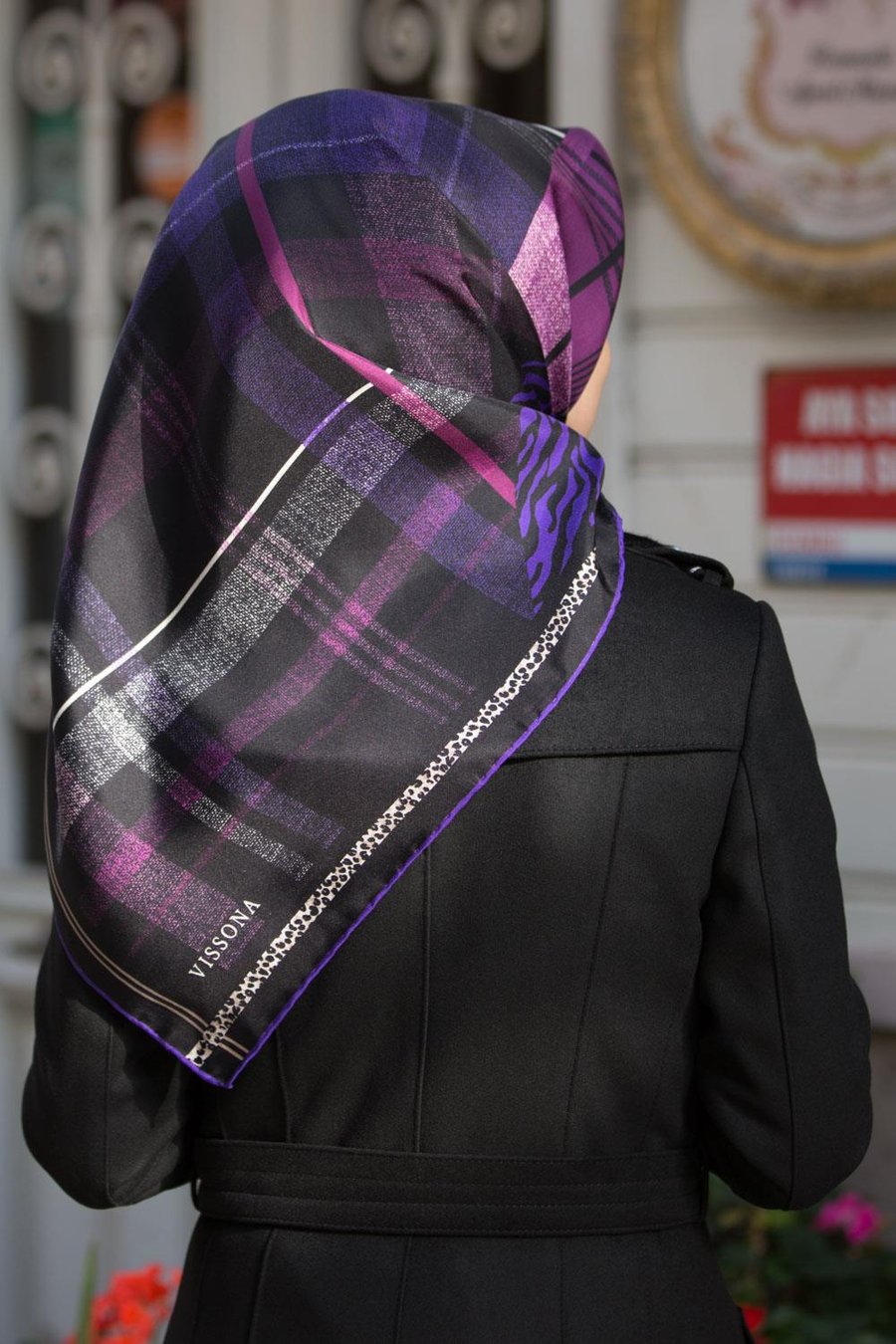 %100 Twill İpek Ekoseli Ve Leopar Desenli Siyah - Mor Renkli 90x90 Eşarp Dikim Şekli : El Dikişi