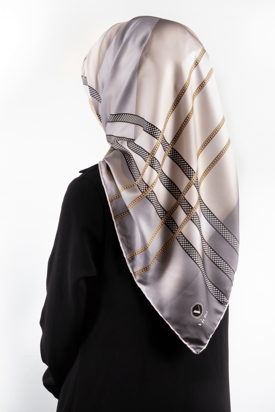 Twill Geometrik Desenli Gri - Bej Renkli 90x90 Eşarp (İpek İçermez) Kenar Dikiş Şekli El Dikişli