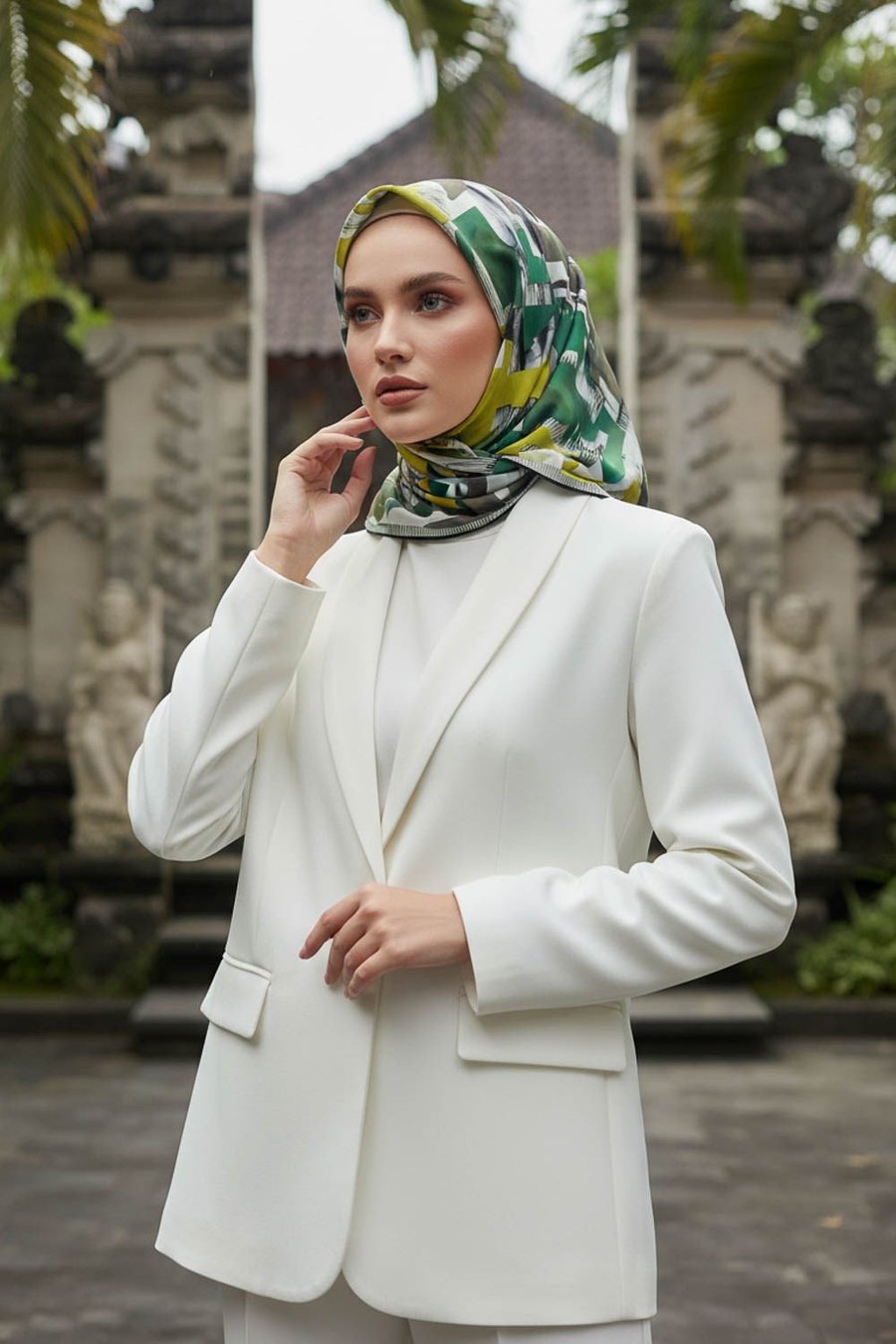 %100 Twill İpek Geometrik Desenli Sarı - Benetton Yeşili Renkli 90x90 Eşarp Dikim Şekli : El Dikişi