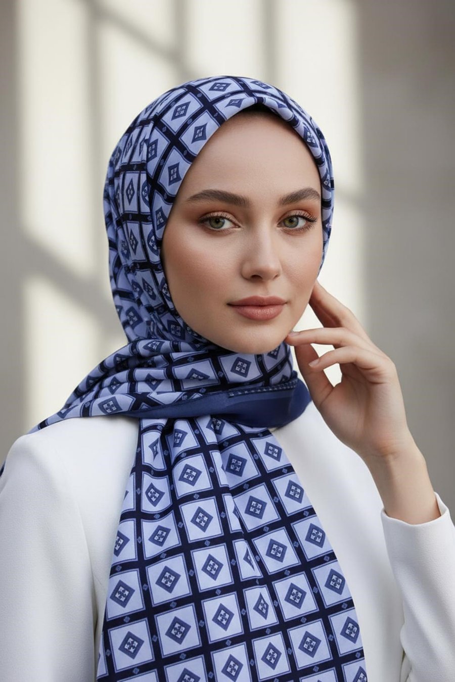 KREP KARE DESENLİ İNDİGO RENKLİ 75X195 KIRIŞMAZ ŞAL