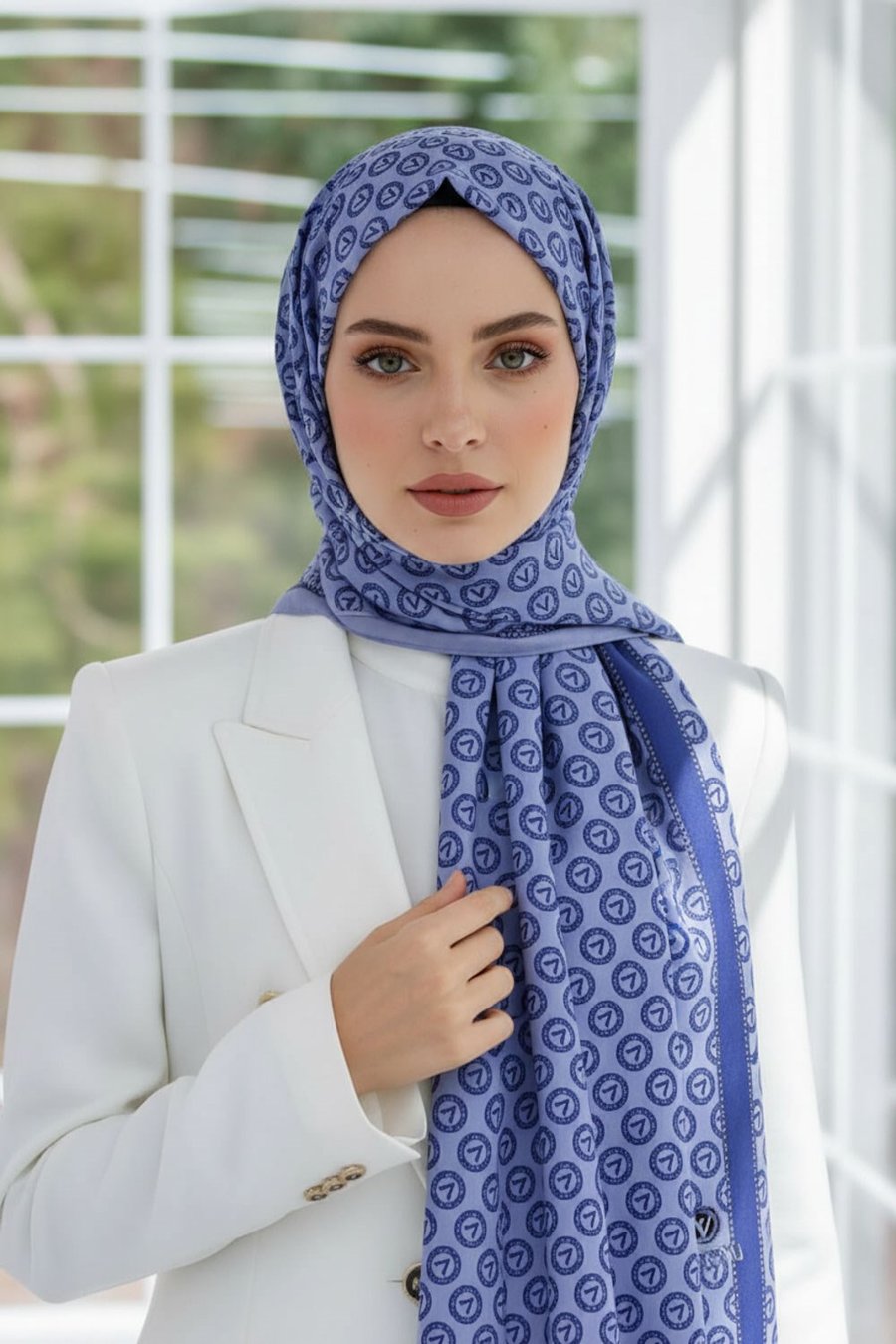 KREP DEGRADELİ MONOGRAM DESENLİ İNDİGO RENKLİ 75X195 KIRIŞMAZ ŞAL