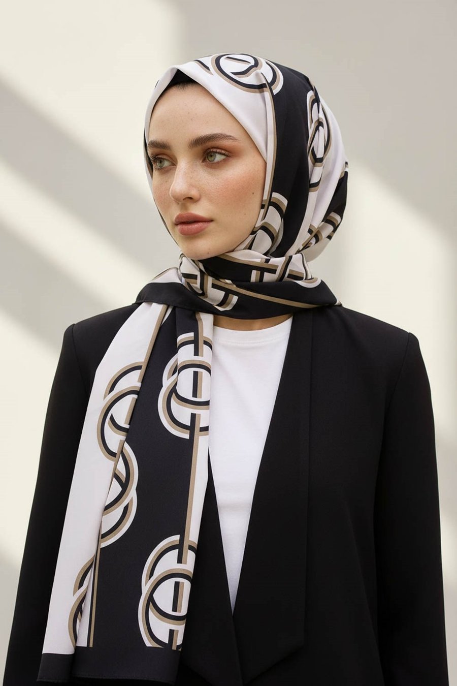 KREP ÇİZGİLİ DESENLİ SİYAH RENKLİ 75X195 KIRIŞMAZ ŞAL