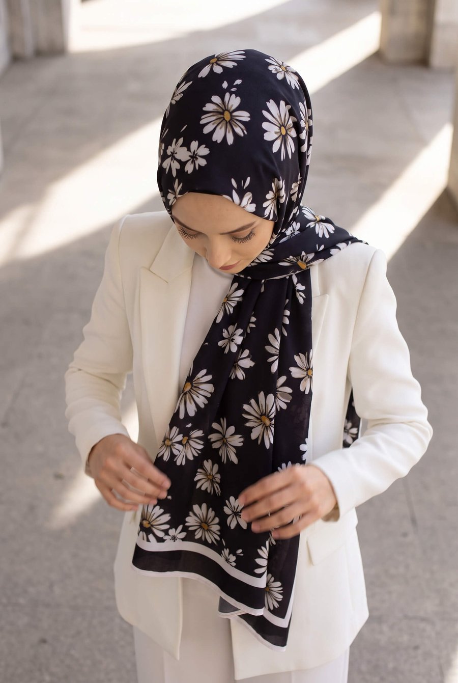 KREP PAPATYA DESENLİ SİYAH RENKLİ 75X195 KIRIŞMAZ ŞAL
