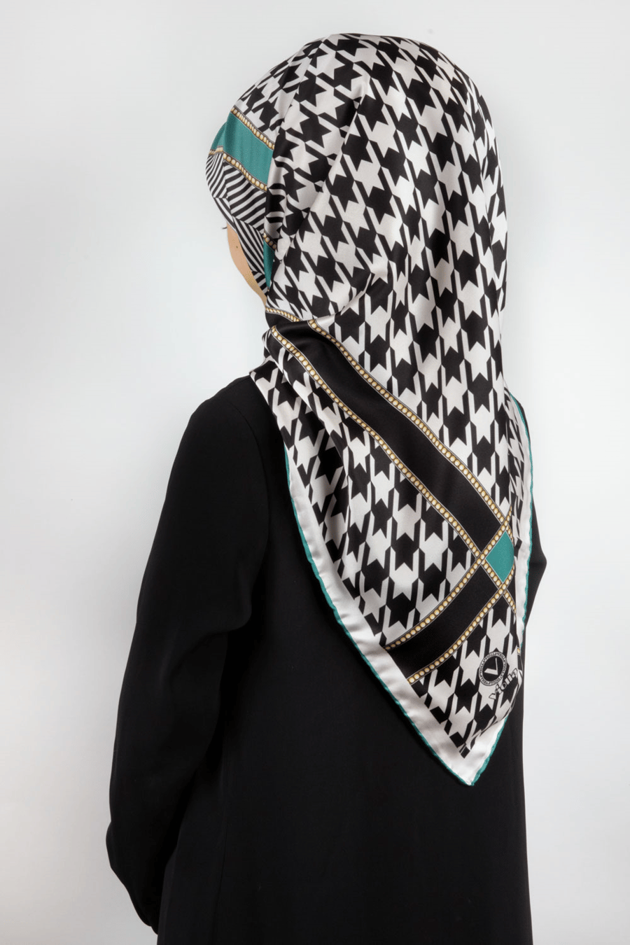 Twill Kazayağı Desenli Koyu Mint Yeşili Renkli 90x90 Eşarp (İpek İçermez) Kenar Dikiş Şekli El Dikişli