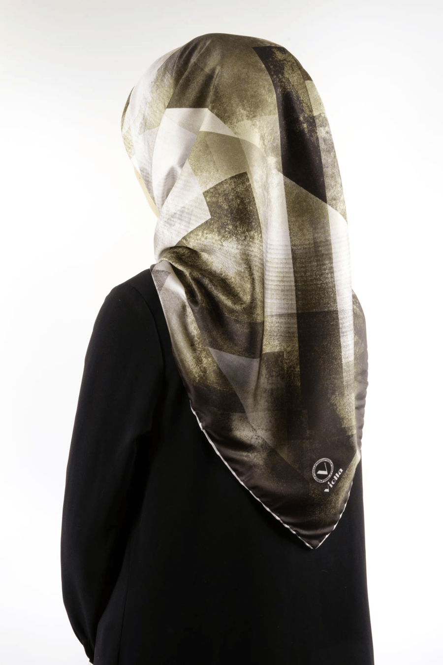 Twill Batik Desenli Haki Renkli 90x90 Eşarp (İpek İçermez) Dikim Şekli : El Dikişi